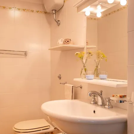 Holiday home Dimora Lustrelle Con Parco Privato
